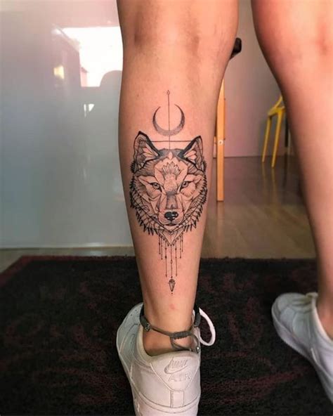 tatuagem feminina de lobo na coxa|As 10 melhores ideias e inspirações de tatuagem lobo feminina coxa